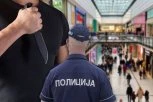 PRETIO POLICAJCIMA DA ĆE IH PREKLATI, A DANAS ZANEMEO: Muškarac koji je nožem isekao mladića, a potom napao policiju IMA DEBEO DOSIJE!