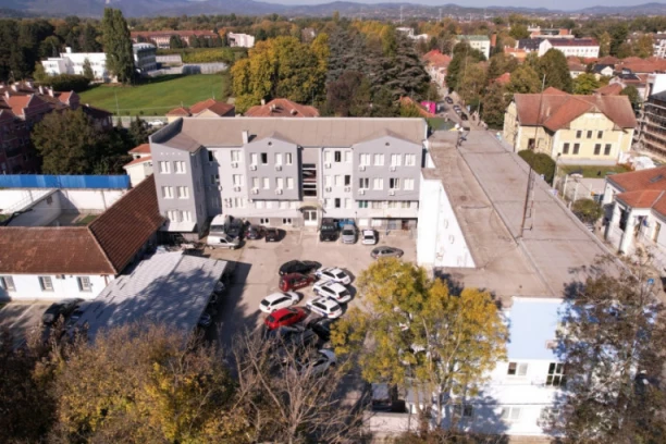 ZAVRŠENO RENOVIRANJE OKRUŽNOG ZATVORA U ČAČKU: Osuđenici ostaju u Kragujevcu, pritvorenici i osoblje se VRAĆAJU!