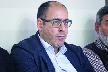 "Koliki očajnik moraš da budeš..."! Đukanović žestoko odgovorio na najnovije pisanije Ješića!