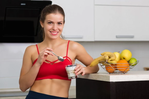 ČETIRI TRIKA ZA UBLAŽAVANJE NADUTOSTI STOMAKA I BRŽE SAGOREVANJE MASTI: Pokrenite creva i ujedno SMRŠAJTE uz OVE NAMIRNICE (FOTO)