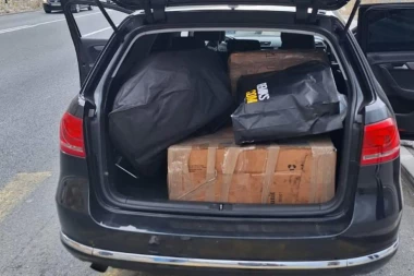 U PRTLJAŽNIKU AUTOMOBILA PRONAŠLI 59 KILOGRAMA MARIHUANE: Užička policija uhapsila dve osobe!