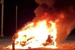 GORI AUTOMOBIL KOD BEŠKE: Zapalilo se vozilo kod mosta na Dunavu! (FOTO+VIDEO)