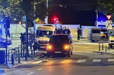 UŽAS NA PROTESTU, ŠESTORO IZBODENIH! Dvoje se bore za život, policija zatvorila područje (FOTO)