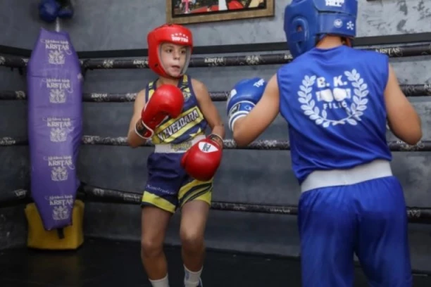 ZVEZDARA SE DIČI SVOJIM ĐACIMA: Boks krenuo uzlaznom putanjom