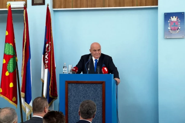 PALMA : SUFICIT JAGODINSKE PRIVREDE ZA PRVIH OSAM MESECI OVE GODINE JE 85 POSTO SUFICITA CELOG POMORAVSKOG OKRUGA I IZNOSI 16 299 000 EVRA