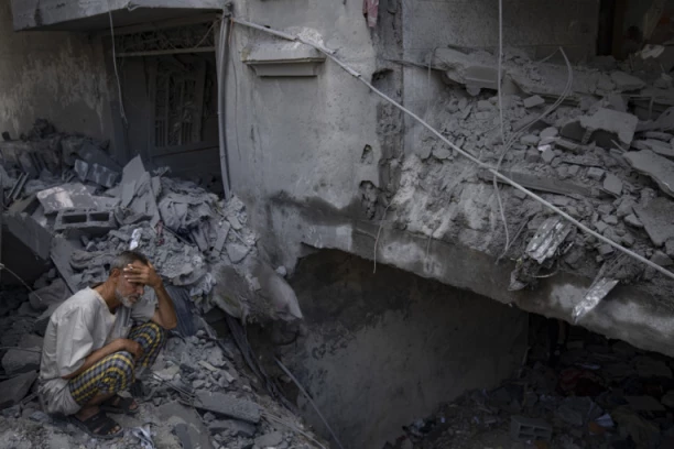 TRESLA SE GAZA, NAPADAMO SA SVIH STRANA: Izraelci prešli u novu fazu rata