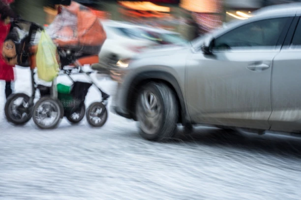 KOMŠIJA UDARIO ŽENU I BEBU ZBOG SVAĐE SA NJENIM MUŽEM! Novi jezivi detalji nesreće na Autokomandi, MONSTRUM se svetio preko porodice!
