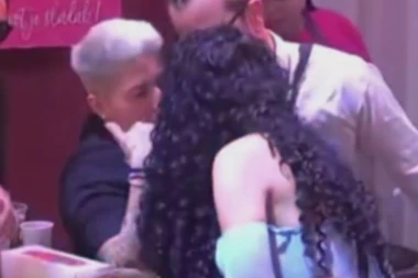 ANITA SE KAO FURIJA SPUSTILA NA MATORU: Zadrugarke na korak do razvoda, Tomićeva ne prepoznaje suprugu!