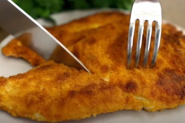 NAPRAVITE NAJUKUSNIJE POHOVANO BELO MESO: Tajna je u OVIM začinima i TAČNOJ količini ulja!