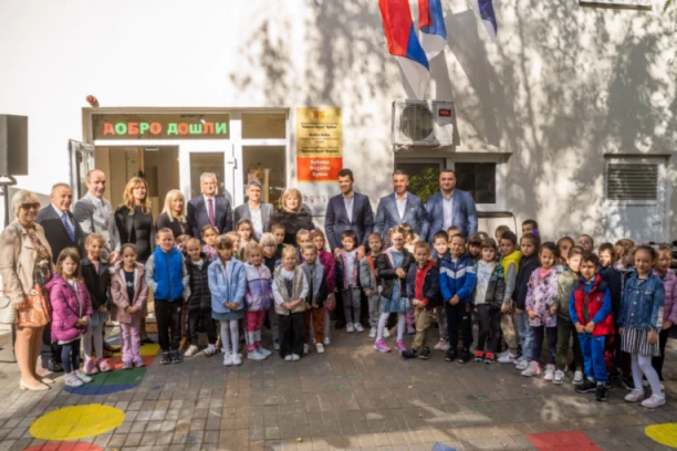 MK GROUP I AIK BANKA DONIRALE 350.000 EVRA VRTIĆIMA U SRBIJI! Donacijama u okviru društveno odgovornog programa "Podrška porodici” nastavljeno ulaganje u decu, mlade i porodicu! (VIDEO/FOTO)