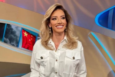 O JOVANI JOKSIMOVIĆ DANAS SVI PRIČAJU: Voditeljka pokazala BUJNI DEKOLTE, a OVAJ detalj nije mogao nikome da promakne!