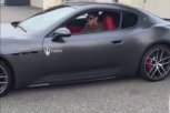 DUCI IZDOMINIRAO: Parkirao Maserati od 120.000 evra i jednim potezom sve ostavio u čudu! (VIDEO)