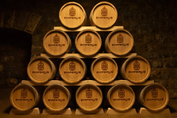 NAJBOLJA I NAJSKUPLJA SRPSKA RAKIJA SE PRODAJE NA AUKCIJI! Po početnoj ceni od 2.000 EVRA!