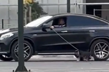 "TINU NINU, ČEKA TE ČIKA POLICAJAC MANIJAČE JEDAN!" Po parkingu razvlačio svog psa, dok je udobno sedeo u svom džipu - gde ovaj svet ide?! (VIDEO)