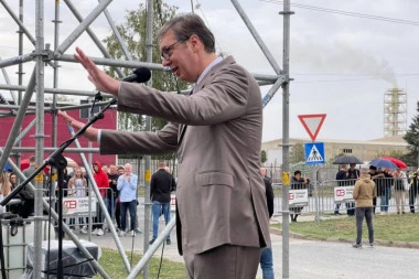 PRED NAMA SU PRESUDNI I ISTORIJSKI IZBORI! Vučić: Hajde da im pokažemo da ne mogu da sruše Srbiju! (FOTO)