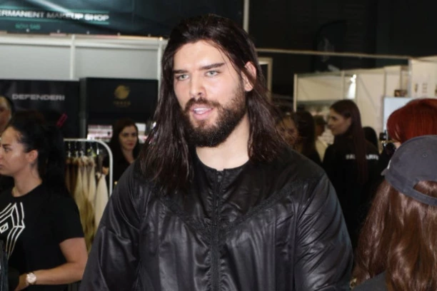 "AKO KRENU U ŠKOLU, PROPAO SAM": Adam Adaktar ŠOKIRAO izjavom o deci - javnost ponovo ZGRANUTA!