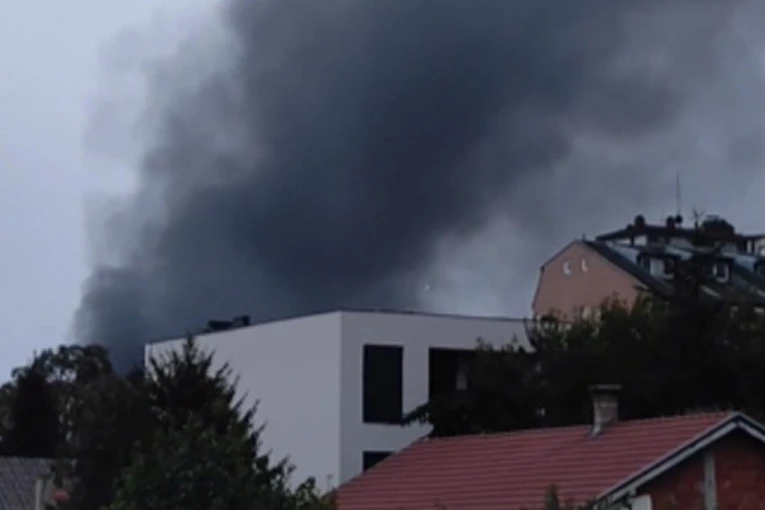 POŽAR NA DIVLJOJ DEPONIJI U PANČEVU: Crni dim nadvio se nad gradom!