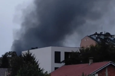 POŽAR NA DIVLJOJ DEPONIJI U PANČEVU: Crni dim nadvio se nad gradom!