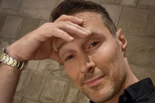 ČESTITKE PLJUŠTE, ČITAVA PORODICA SLAVI! Ženu Nenada Blizanca retko viđamo, a imaju već TROJE DECE!