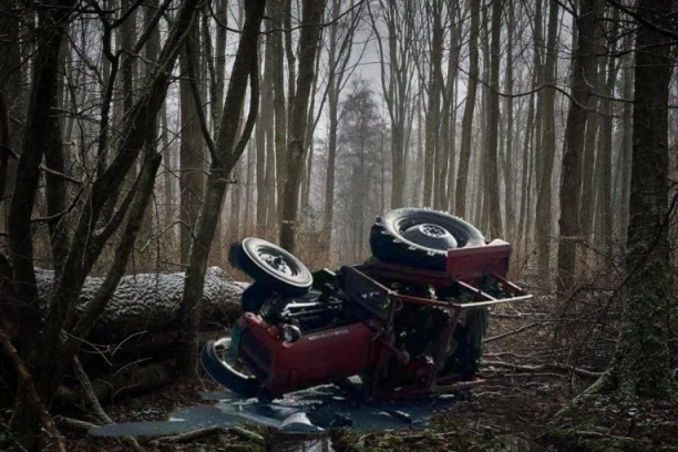 SIN PREMINUO U ŠUMI, OTAC POŠAO DA GA TRAŽI, PA SE PREVRNUO TRAKTOROM: Detalji stravične tragedije kod Gadžinog Hana!