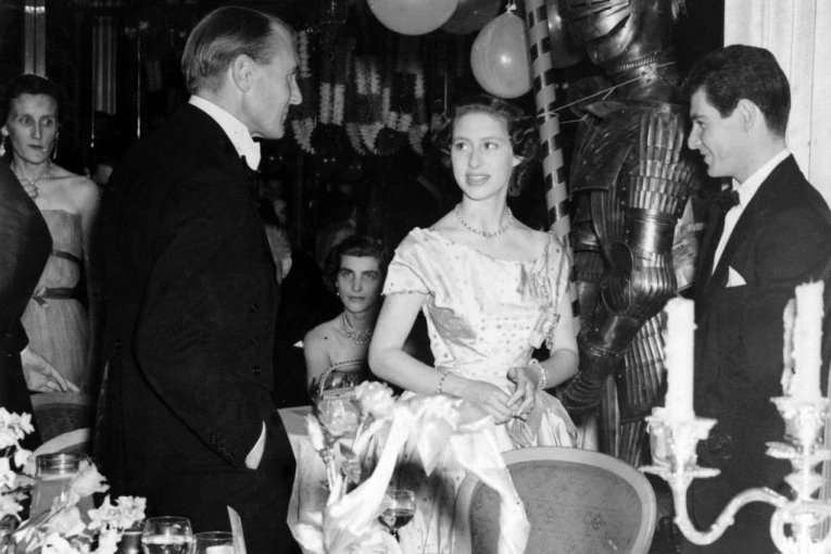 ONA JE BILA NAJVEĆA BLUDNICA KRALJEVSKE PORODICE! Upuštala se u ORGIJE sa muškarcima i ženama da bi PRIVUKLA PAŽNJU MUŽA! (FOTO)