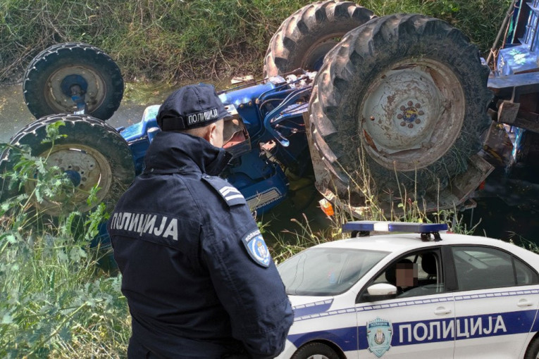 MUŽČINA POGINUO PRILIKOM PREVRTANJA TRAKTORA! HOROR KOD PRIJEPOLJA!