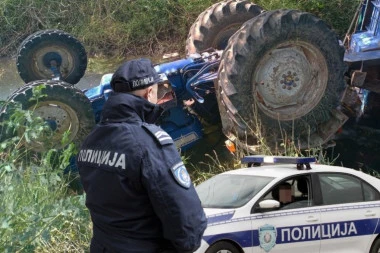 POGINUO TRAKTORISTA KOD VALJEVA: Prevrnuo se traktor, nesrećnom čoveku nije bilo spasa!