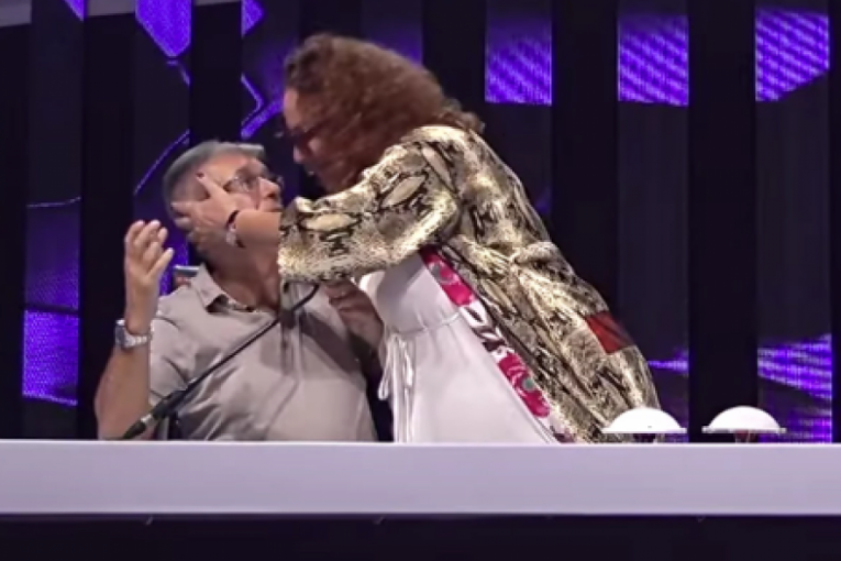 Poljubac Saše Popvića i Ane Bekute