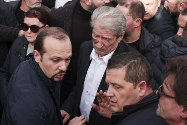 NA FUDBALSKOM TERENU NAPRAVILI SOLITER?! Bivši albanski premijer OPTUŽEN ZA KORUPCIJU, policija uhapsila i njegovog zeta