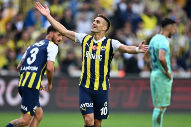 TADIĆ JE FUDBALSKI SULTAN U ISTANBULU: Gol i asistencija za pobedu u velikom derbiju!