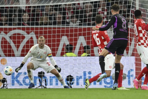 ČUDNE STVARI: Bavarci uskoro neće imati dovoljan broj igrača ni za trening - Gorecku očekuje mesec dana pauze!