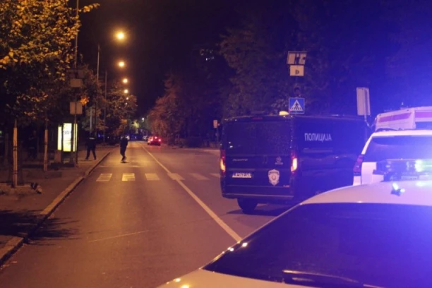 U TOKU VELIKA POTRAGA ZA VOZAČEM ŠKODE! Teško povredio ženu i ubio joj psa na Autokomandi, pa pobegao!