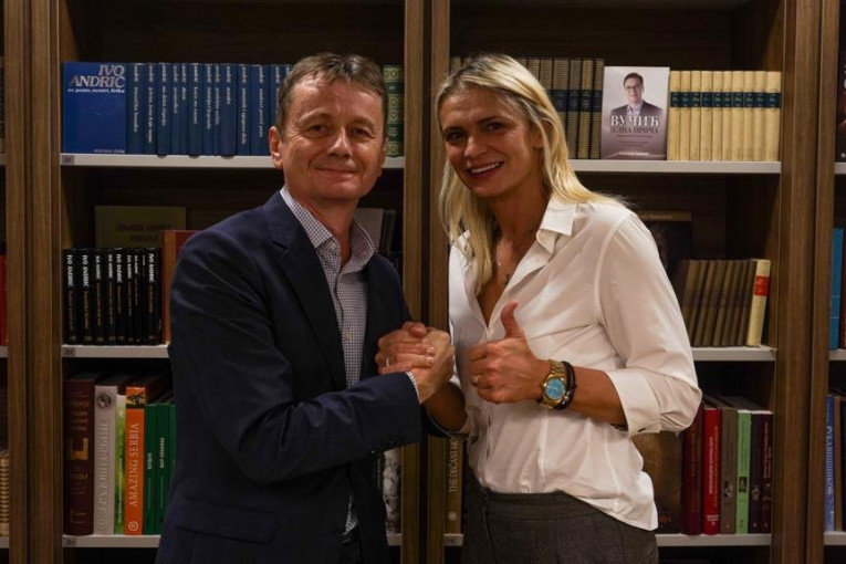 "DOBRO DOŠLA, ODBOJKAŠKA KRALJICE"! Naprednjaci dobili OZBILJNO POJAČANJE, legendarna Vesna Čitaković postala član SNS-a