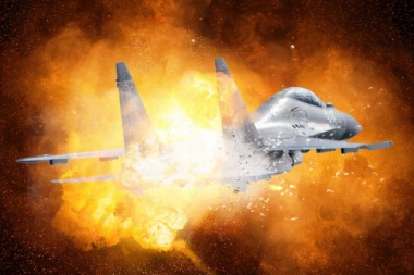 ZAPALIO SE AVION TOKOM LETA, NEBO U PLAMENU! Jeziva scena nakon poletanja Boinga, naređen HITAN povratak na aerodrom!