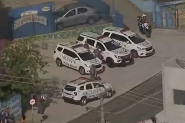 UŽASNA TRAGEDIJA! TINEJDŽER IZVRŠIO STRAVIČAN ZLOČIN Ušao u školu i ZAPUCAO,  jednog učenika usmrtio hicem u glavu, troje teško povredio! ČULI SU SE HICI I VRISKA (VIDEO)