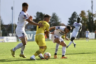 TEREN U ČELAREVU PRIJA FUDBALERIMA NOVOG SADA: Pogotkom rezerviste pred sam kraj meča savladana je Mačva! (FOTO GALERIJA)