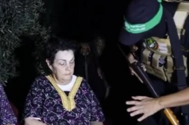 ČAJ I KOLAČIĆI ZA NEPRIJATELJA! Hamas pustio dve bake na slobodu, a ovaj snimak pokazao je celom svetu BESMISLENOST RATOVA