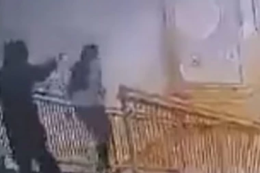 UČENIK UBIO DRUGARICU IZ ODELJENJA! Ušao u učionicu s pištoljem, ostali đaci u poslednjem momentu pobegli! Otkriven ŠOKANTAN RAZLOG užasa