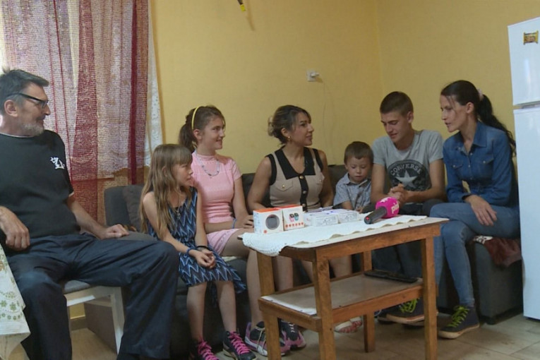 Jovana Jeremić sa porodicom Marković