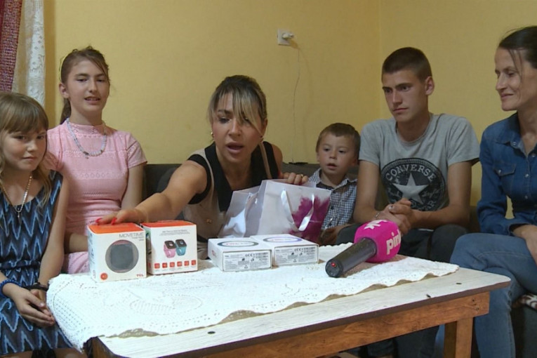 Jovana Jeremić sa porodicom Marković