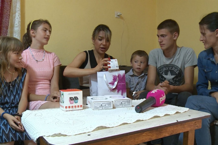 Jovana Jeremić sa porodicom Marković