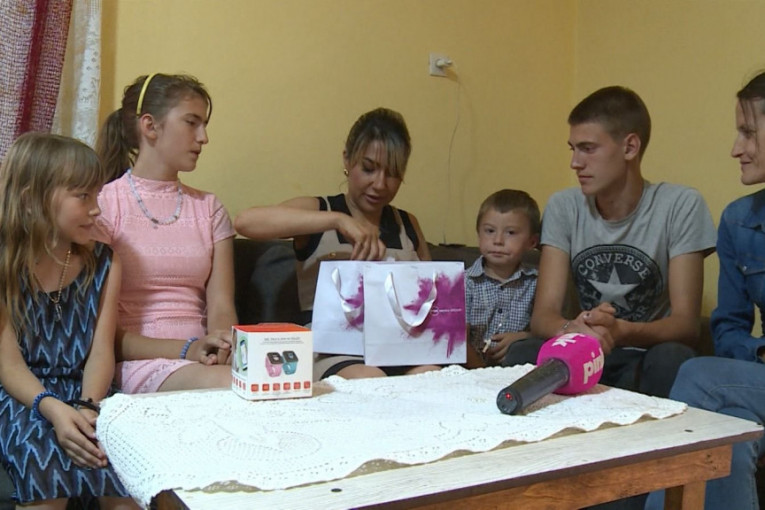 Jovana Jeremić sa porodicom Marković