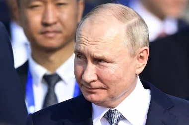 BOG NA NEBU, PUTIN U KREMLJU: Predsednički izbori neće doneti promene u Rusiji, ali prete da izmene svet
