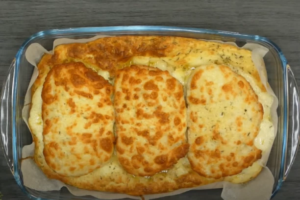 ZAPEČEN HLEB KOJI JE BOLJI I OD PICE: Gotov je za 15 minuta, igrajte na sigurno sa PROVERENIM NAMIRNICAMA (FOTO)