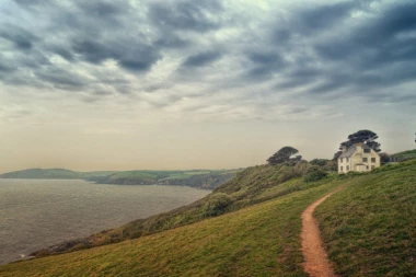 DOKLE ĆE TO DA NAM RADI? Meštani poznatog sela besni na HOLIVUDSKU ZVEZDU, traže da hitno prekine da im UNIŠTAVA ŽIVOTE!