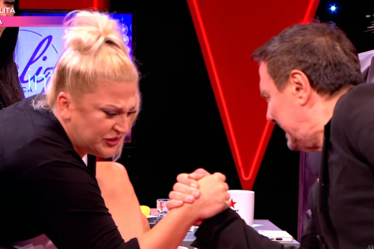 Nataša Aksentijević i Keba obaraju ruke