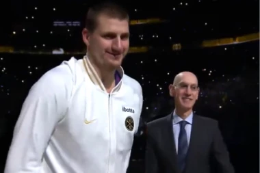 NE VOLI KOŠARKU? EMOTIVNI Nikola Jokić NA IVICI SUZA dok ULAZI u BESMRTNOST! (VIDEO)