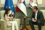 EMOTIVAN SUSRET U PREDSEDNIŠTVU! Vučić ugostio porodicu sa KiM i malog Lazara, 1.000 bebu rođenu u bolnici u Pasjanu