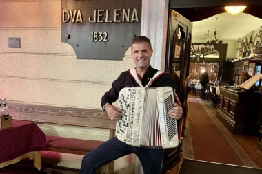 URNEBESNA ANEGDOTA PEVAČA SA ZLATIBORA! Ime mu je pravi HIT - Omiljen u društvu, ali ne i OVOJ DEVOJCI! (FOTO)