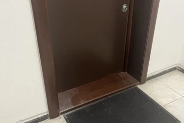 SUDBINA NJEGOVIH VLASNIKA JE VEOMA POTRESNA! Na Čukarici godinama se prodaje stan od 55 kvadrata za 45.000 evra, ali niko ga neće!